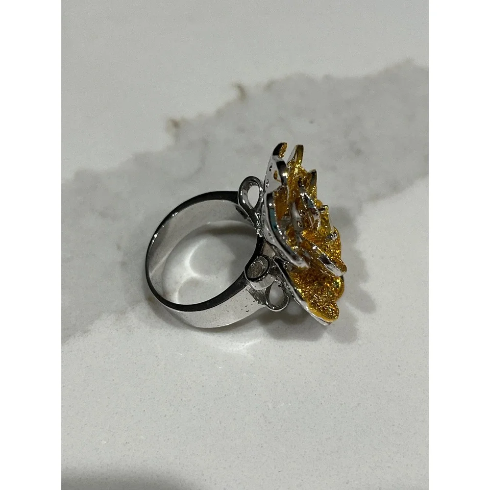 N/A glimmering gold